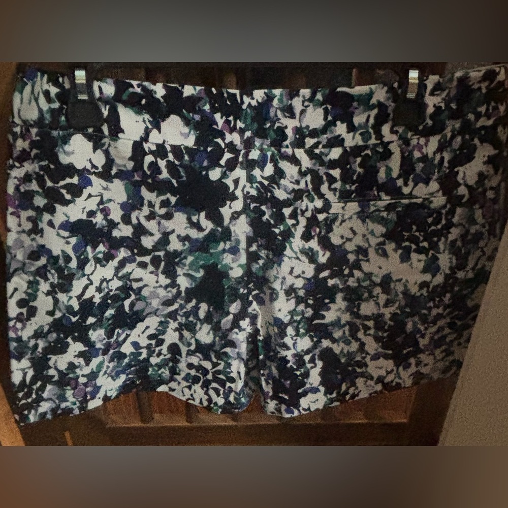 NWT Margaret M Pull-On Shorts Lea Print Sz L (Stitch Fix)